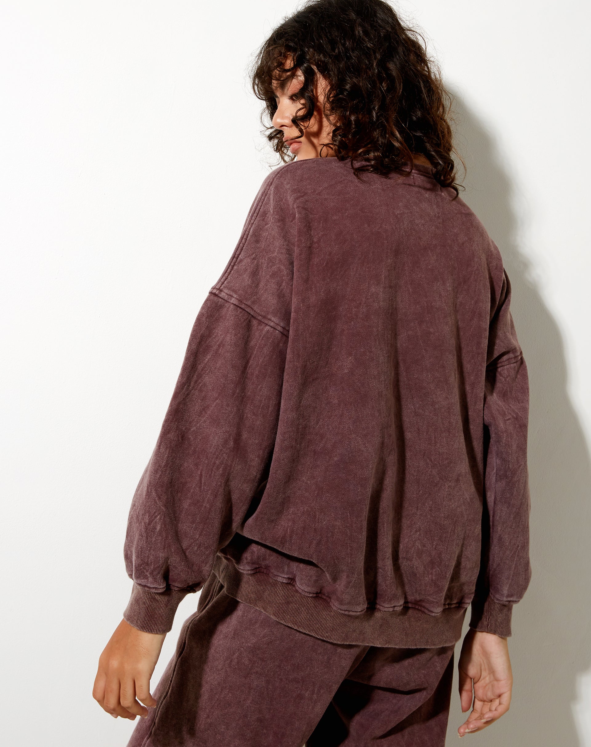 Glo Sweatshirt in Brown Wash L'Amour Motel Embro