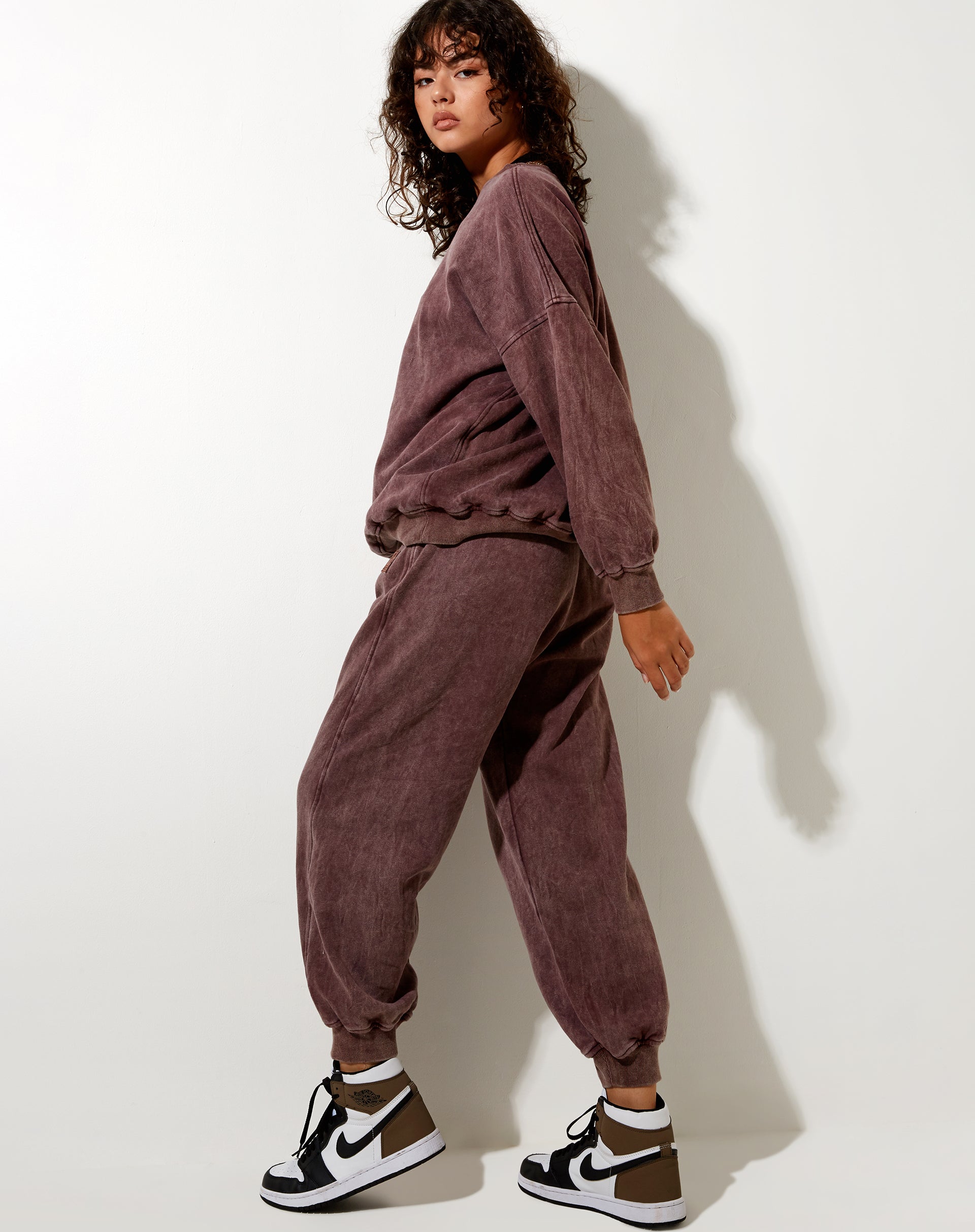 Glo Sweatshirt in Brown Wash L'Amour Motel Embro