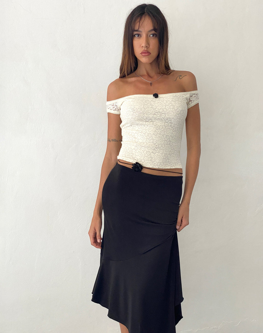 Lonnie Bardot Top in Rose Lace Ivory