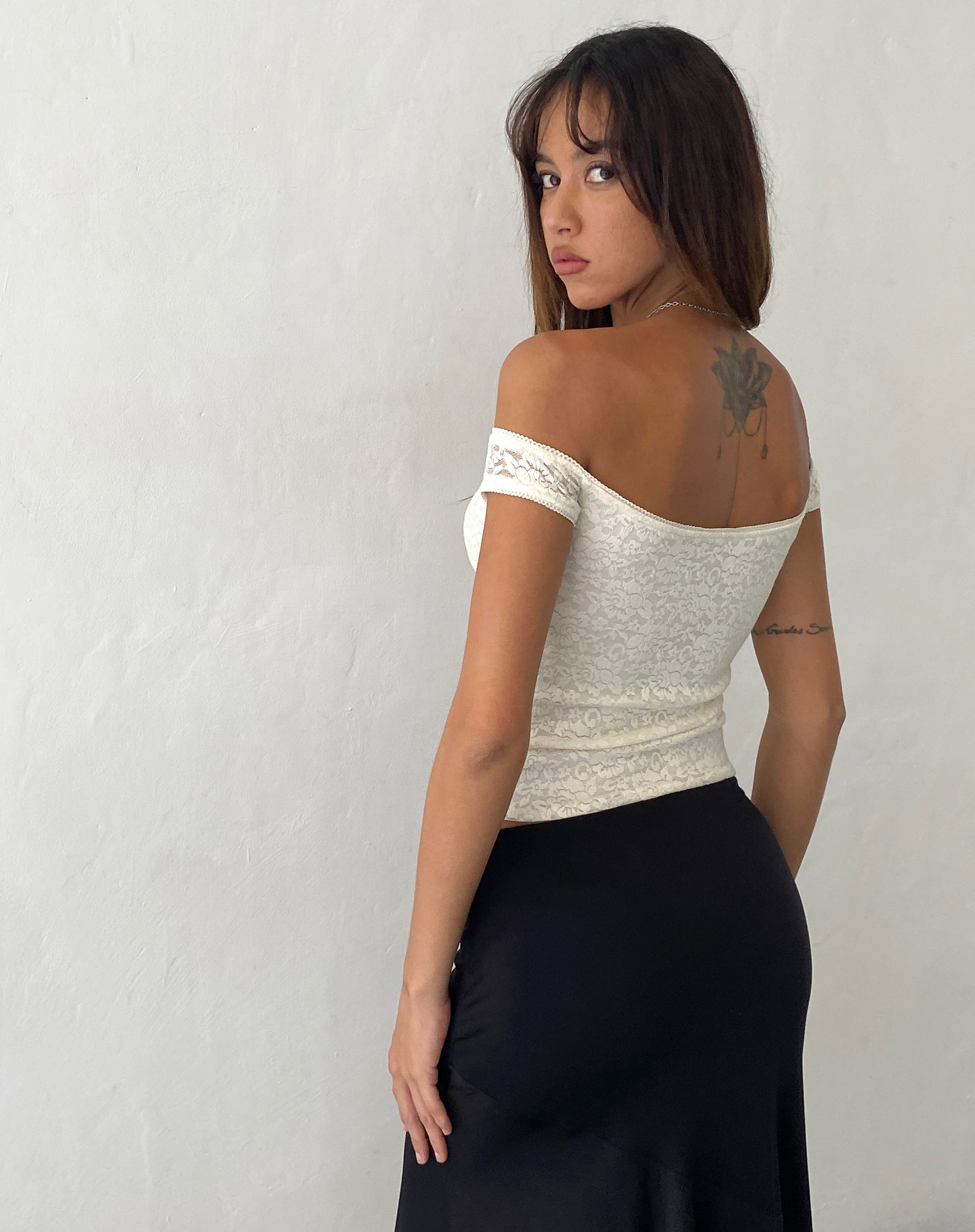 Lonnie Bardot Top in Rose Lace Ivory