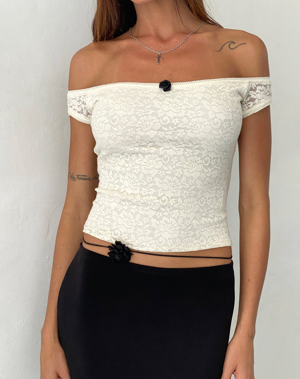 Lonnie Bardot Top in Rose Lace Ivory