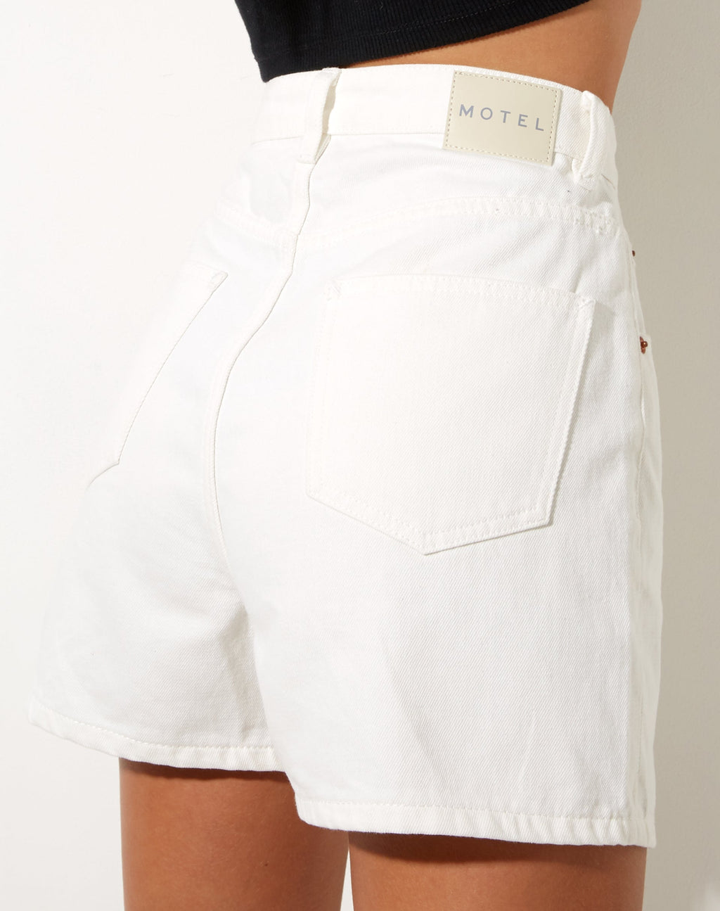 Mom Denim Short in White Wash
