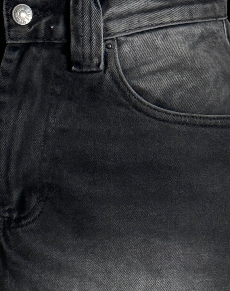 Low Rise Skater Short in Extreme Black