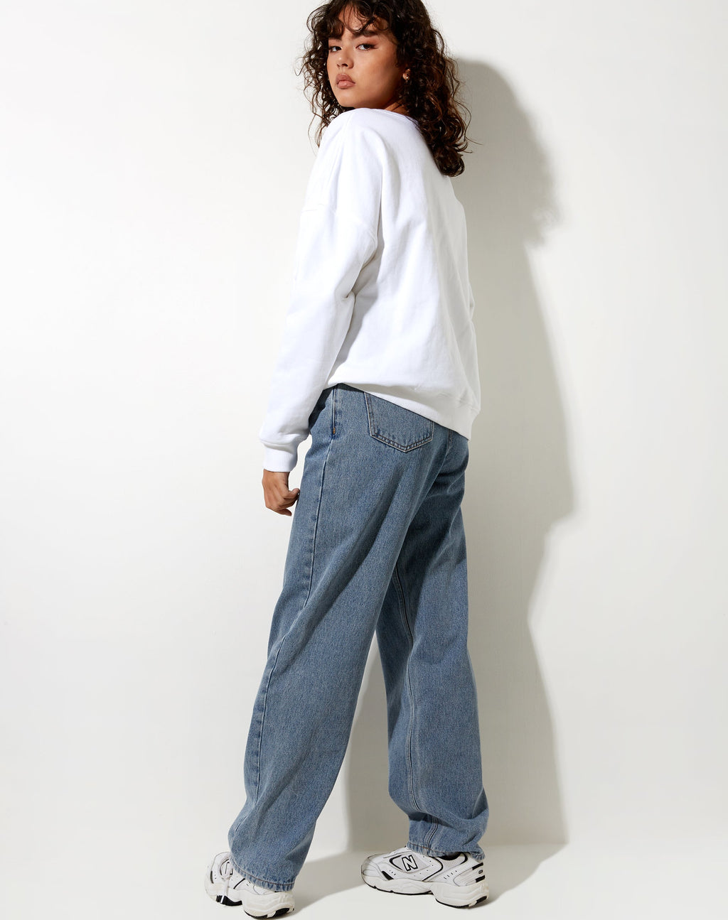 Ted Sweatshirt in White Thank You Have A Nice Day Embro